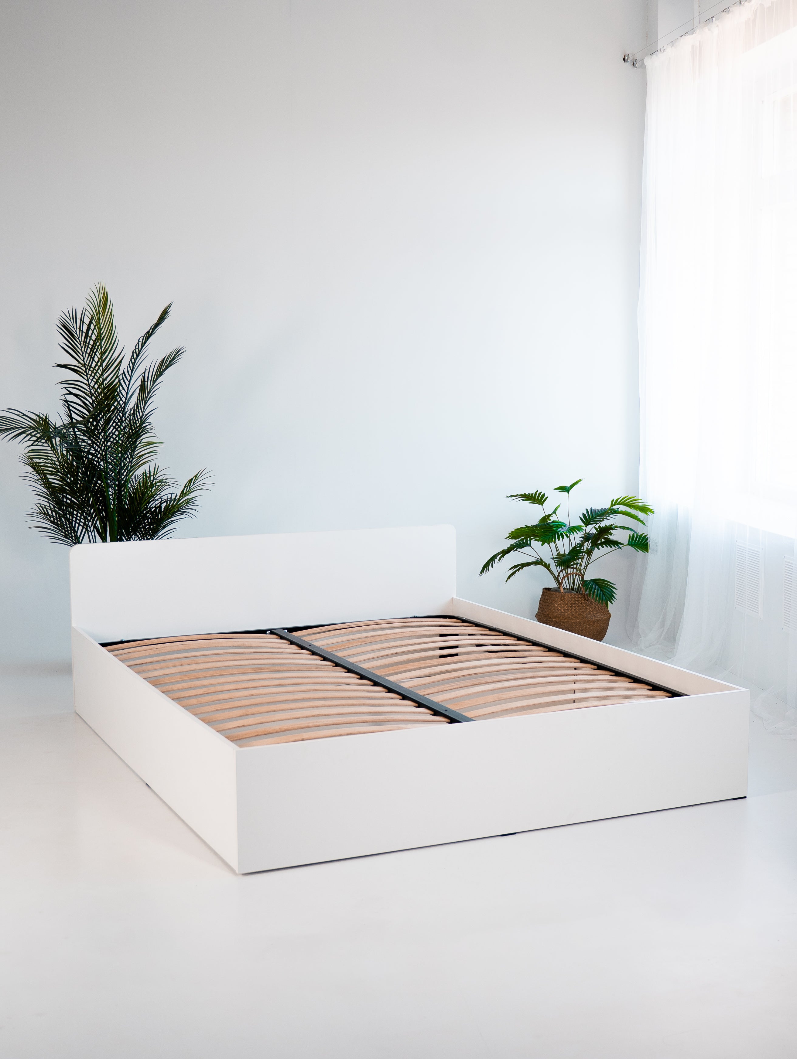 Łóżko 140x200 z podnośnikiem i pojemnikiem na pościel