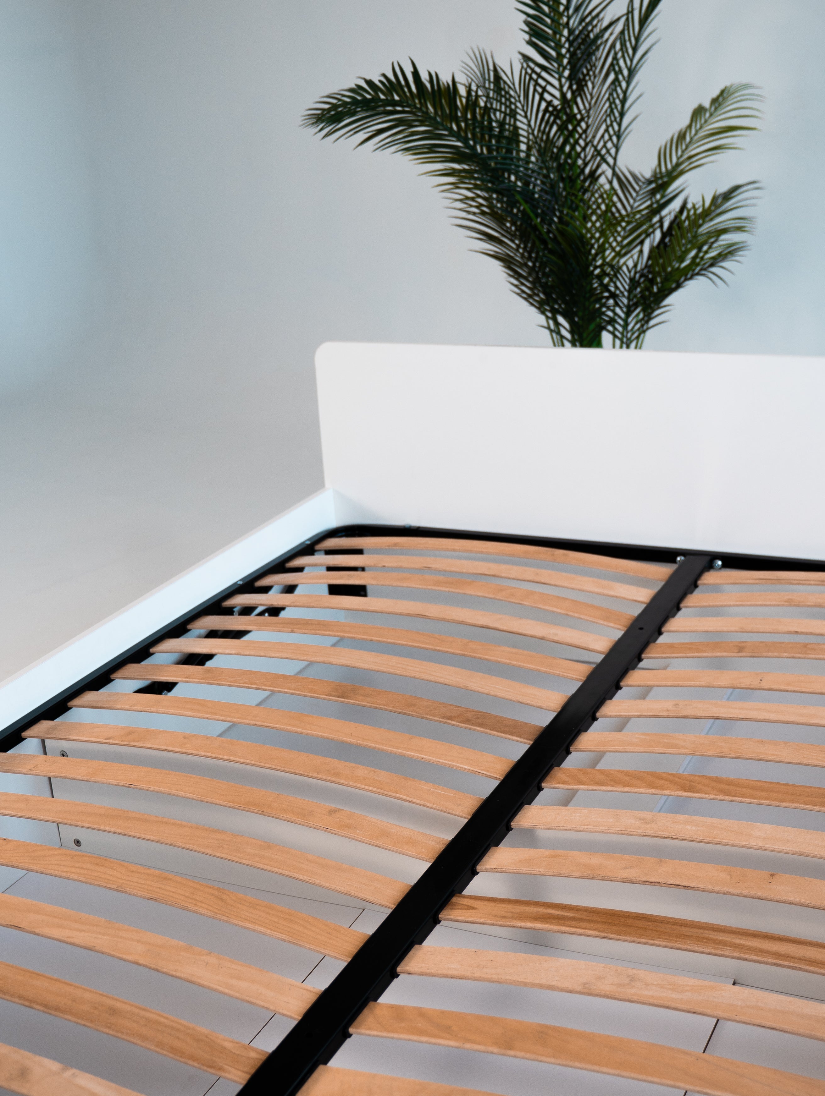 Łóżko 140x200 z podnośnikiem i pojemnikiem na pościel