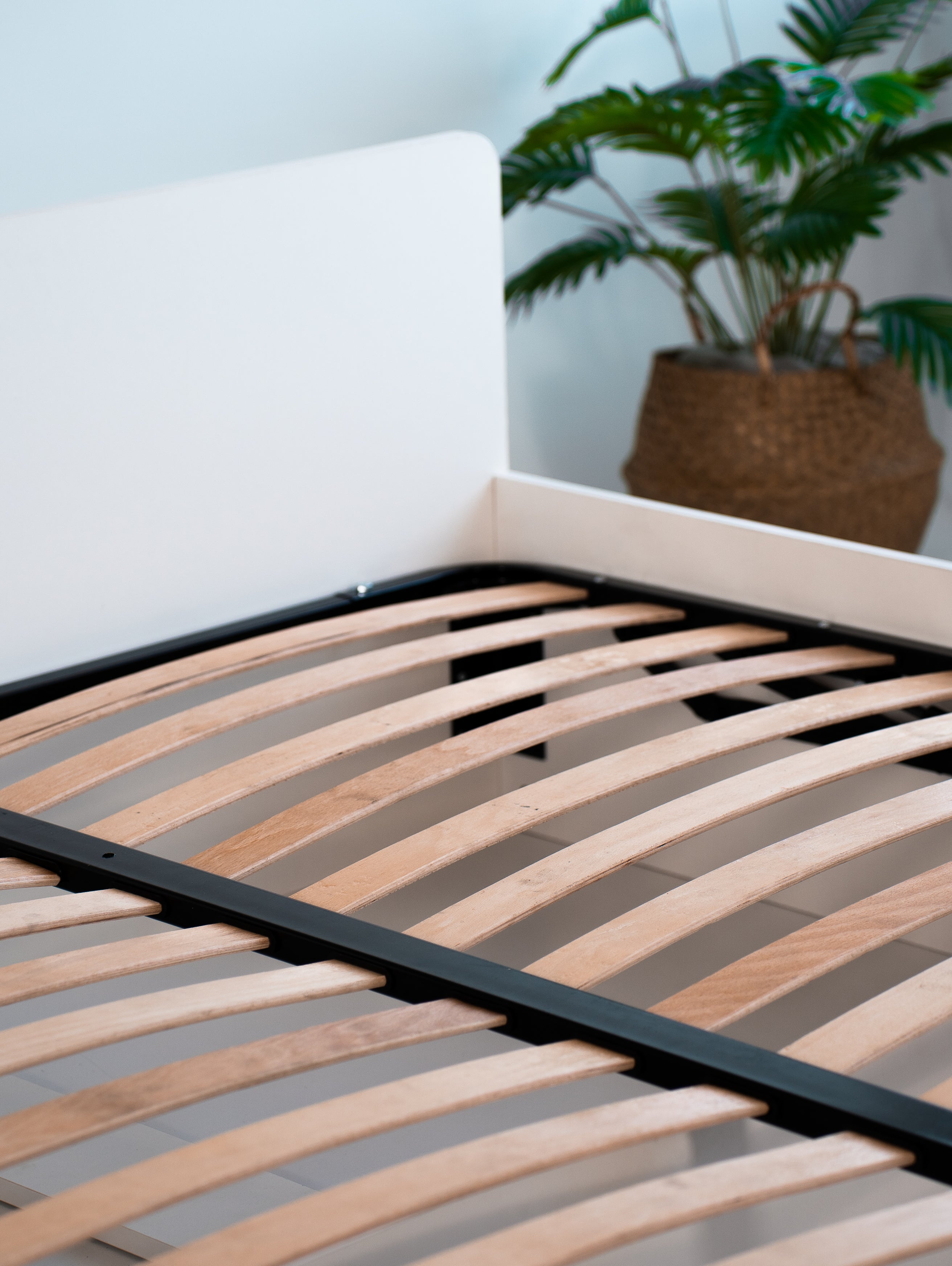 Łóżko 180x200 z podnośnikiem i pojemnikiem na pościel biały