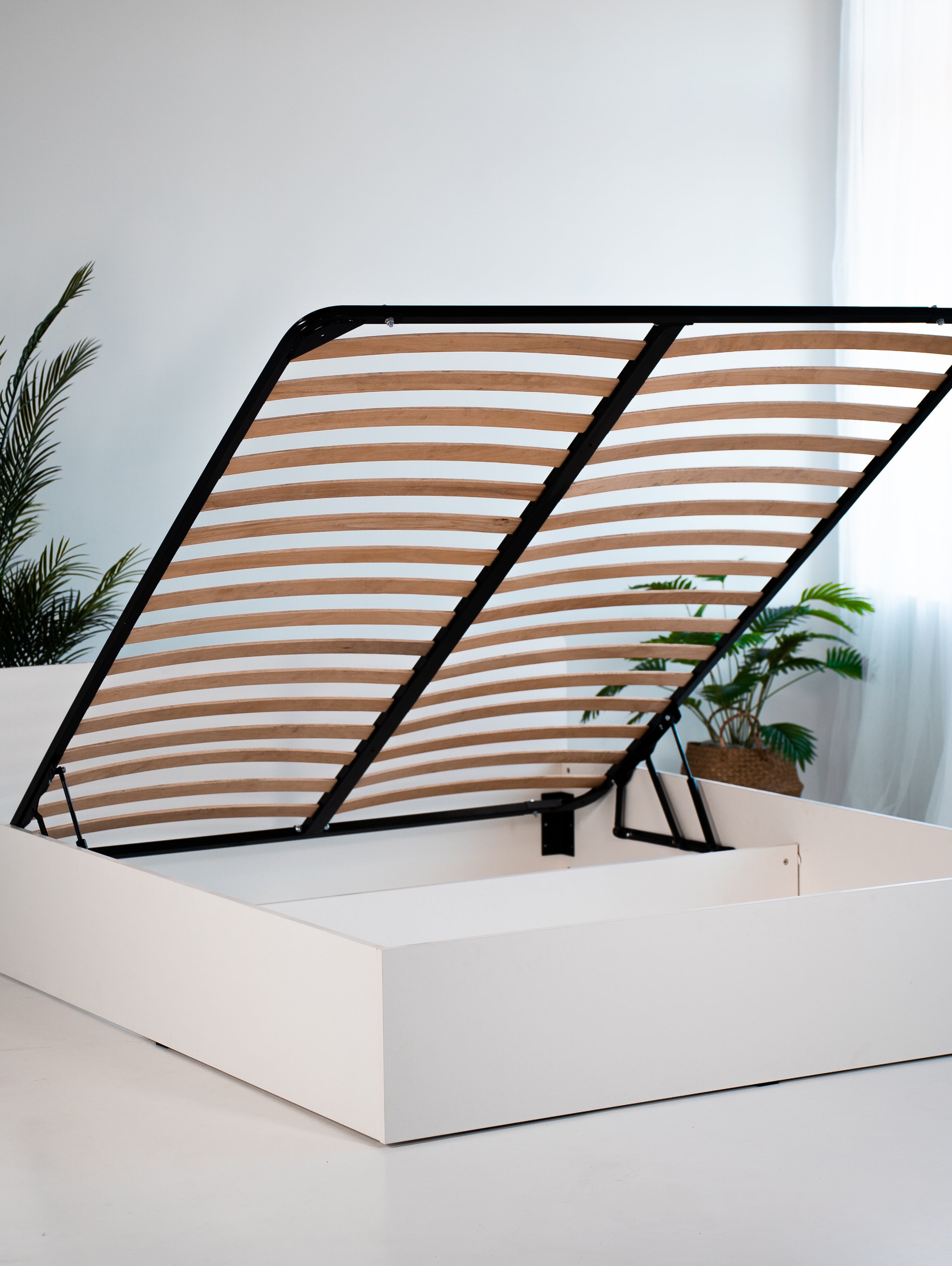 Łóżko 140x200 z podnośnikiem i pojemnikiem na pościel