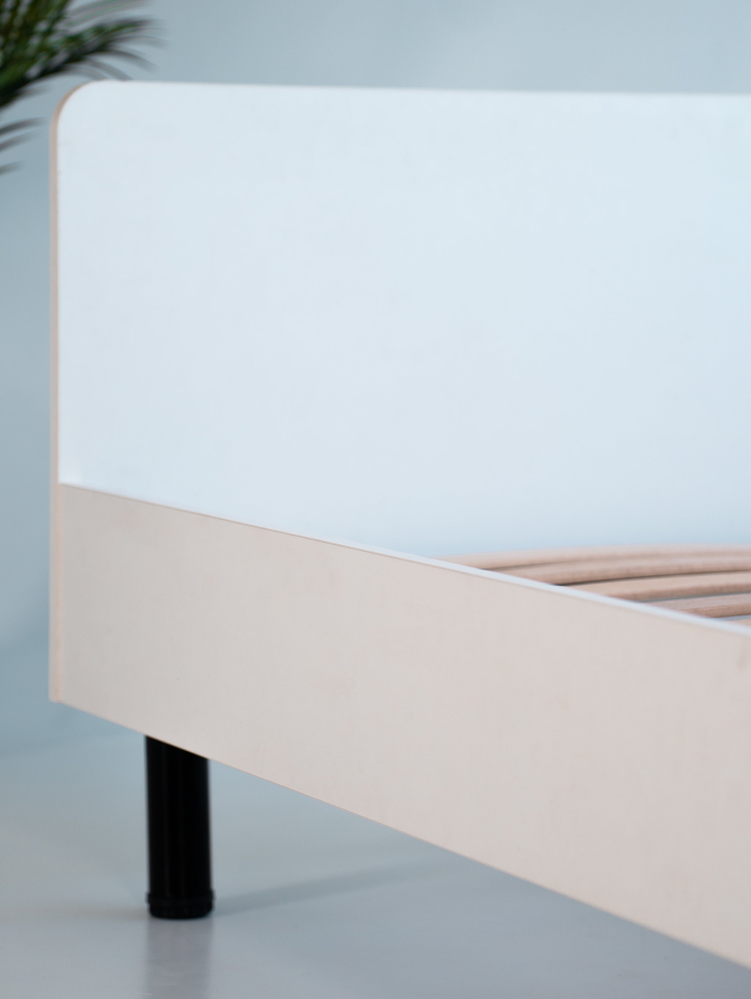 Łóżko 90x200 biały na regulowanych nóżkach