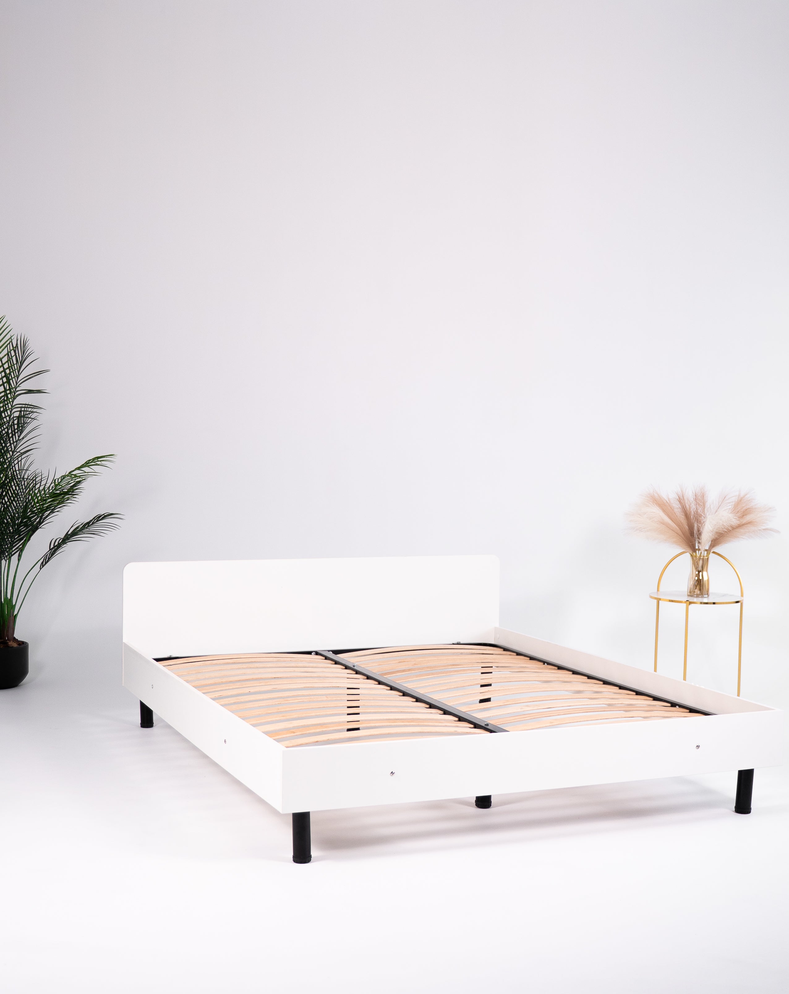 Łóżko 140x200 biały na regulowanych nóżkach