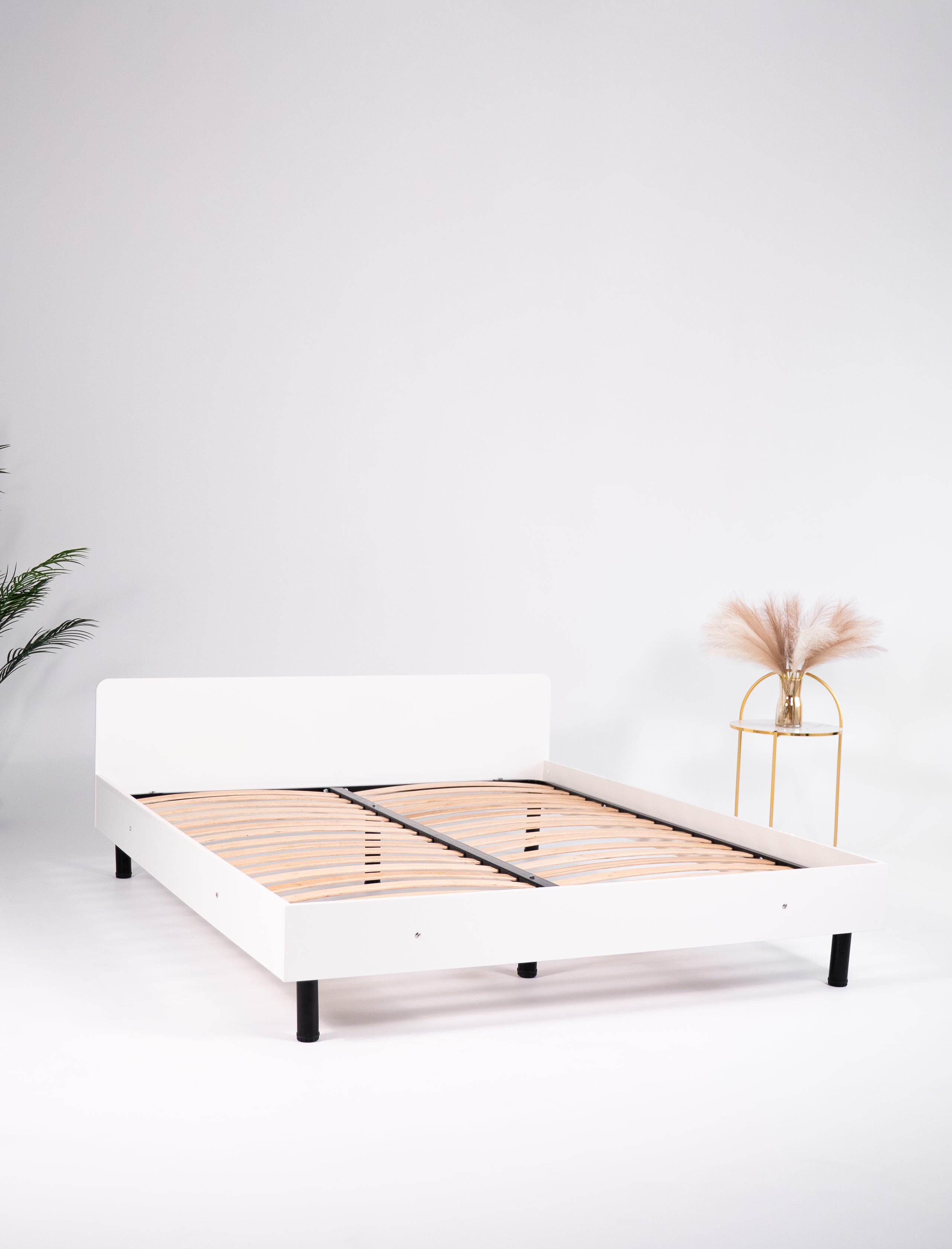 Łóżko 140x200 biały na regulowanych nóżkach