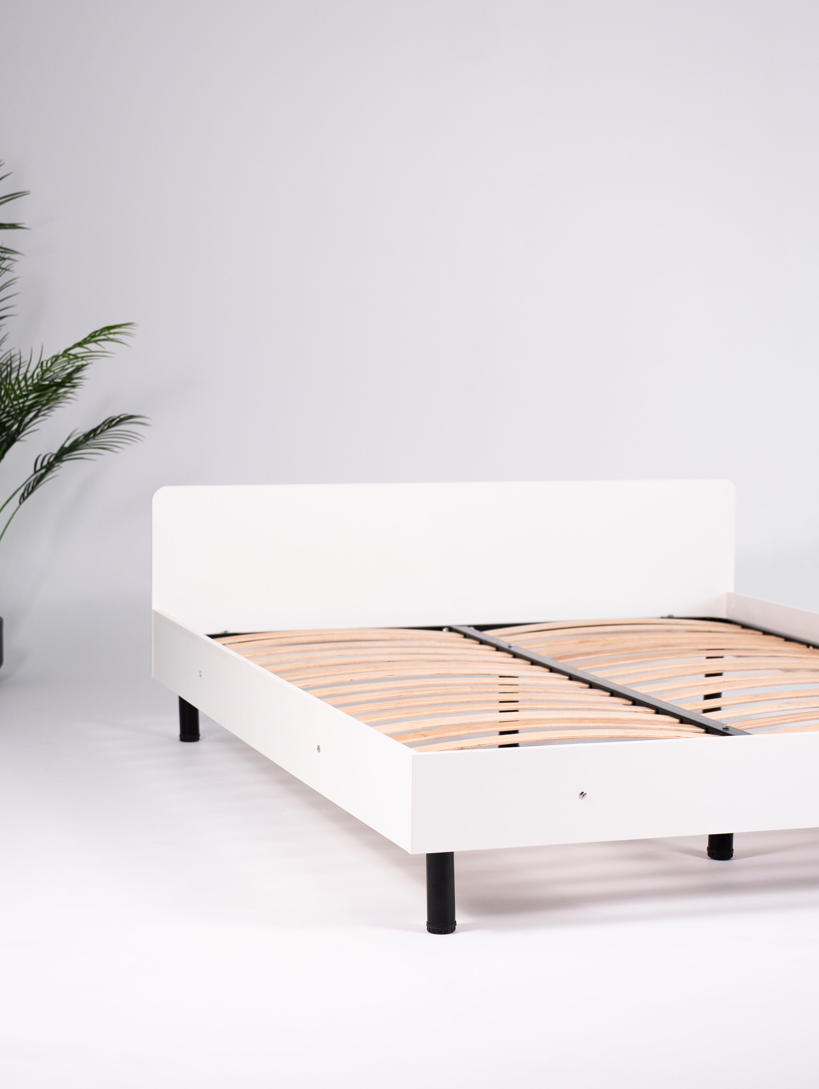 Łóżko 180x200 biały na regulowanych nóżkach