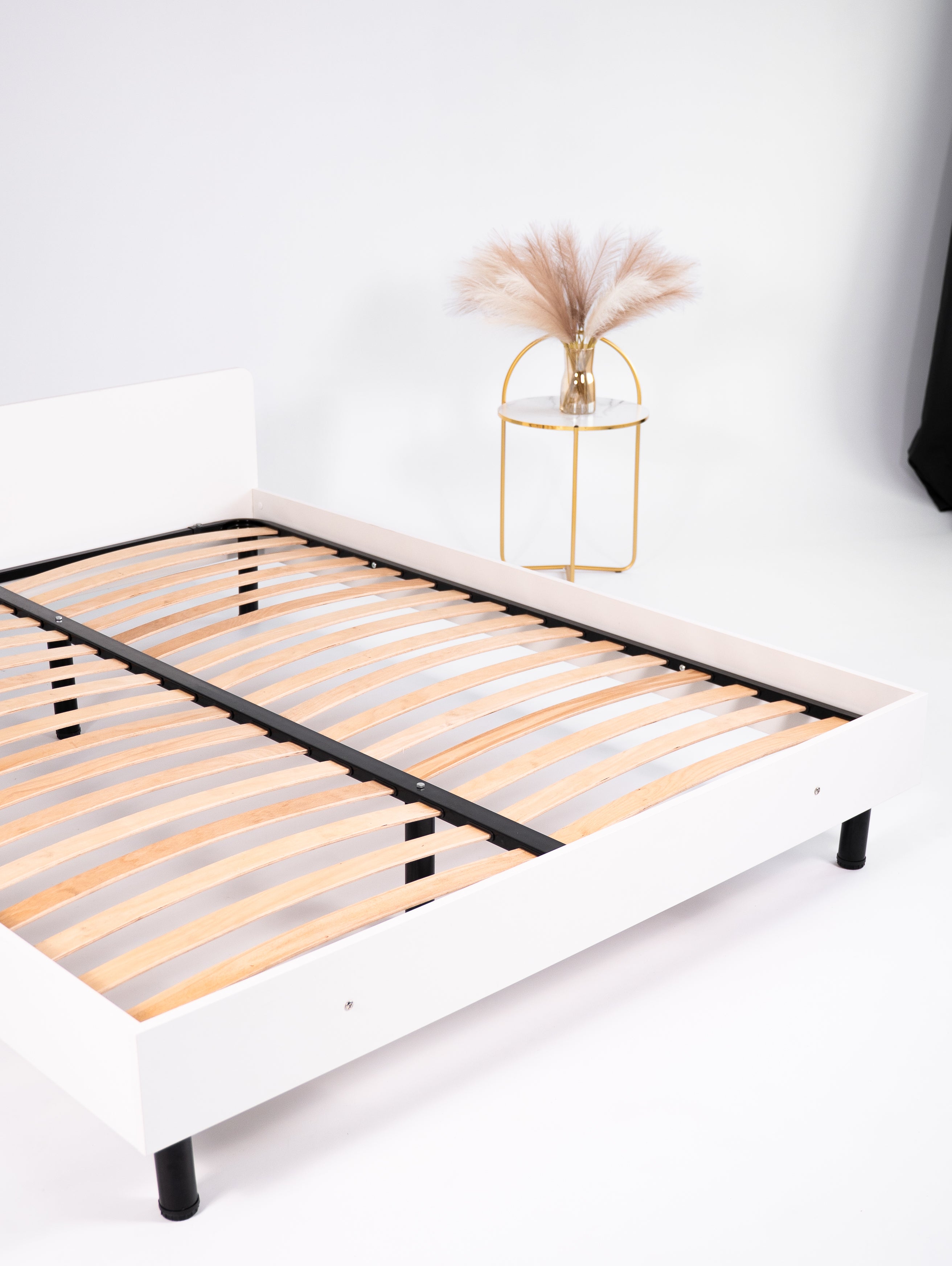 Łóżko 180x200 biały na regulowanych nóżkach