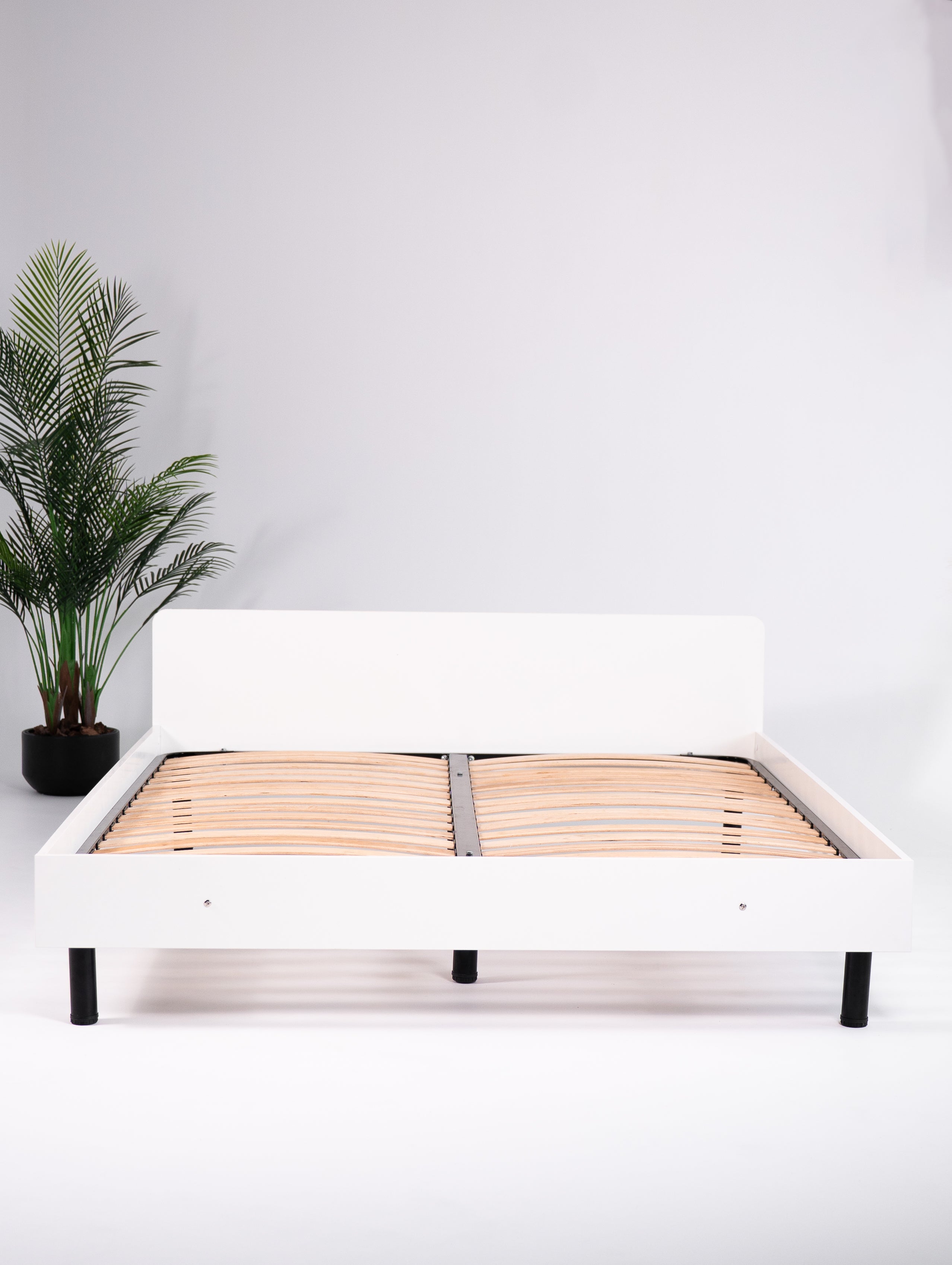 Łóżko 180x200 biały na regulowanych nóżkach