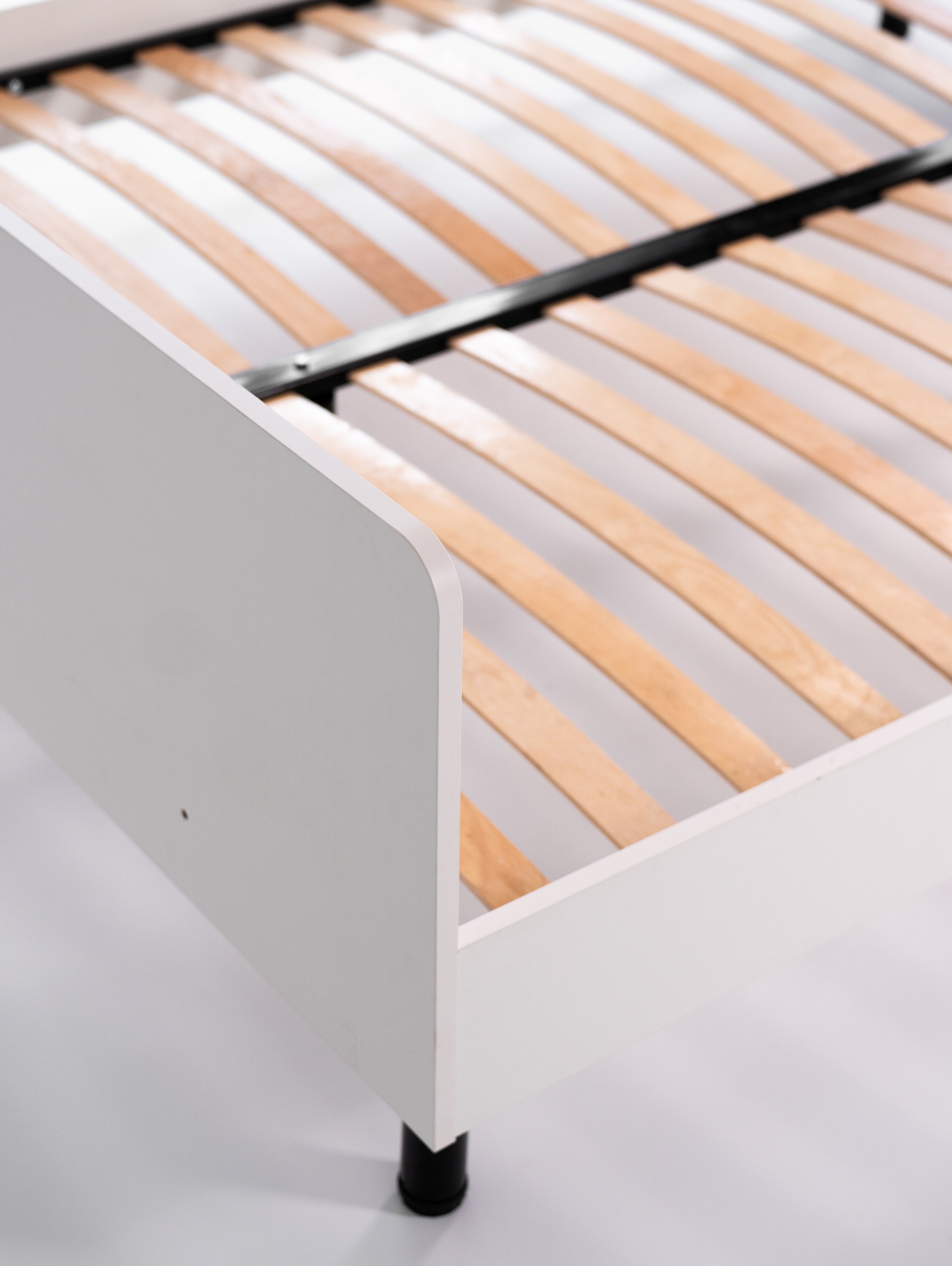 Łóżko 160x200 biały na regulowanych nóżkach