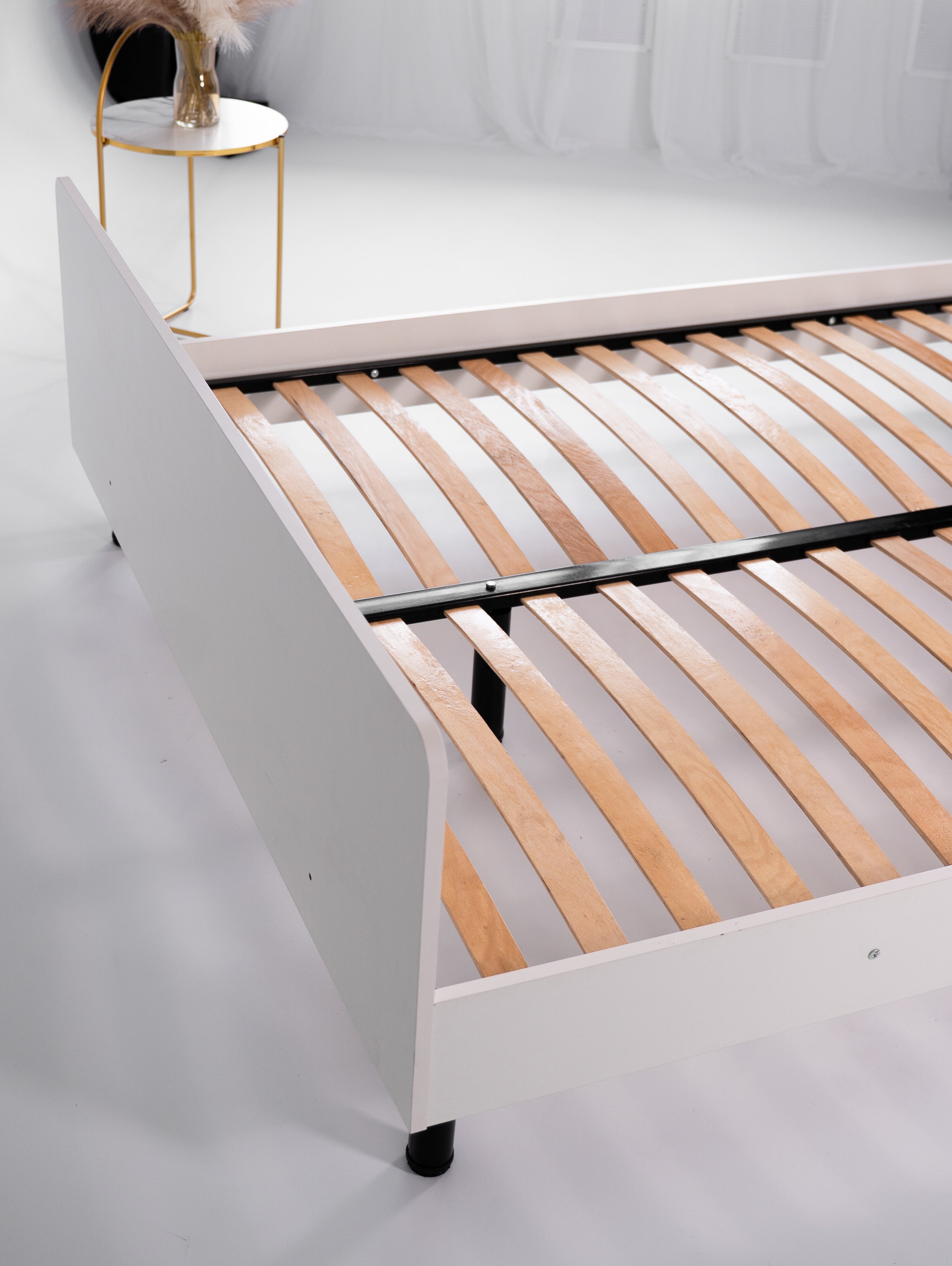 Łóżko 160x200 biały na regulowanych nóżkach