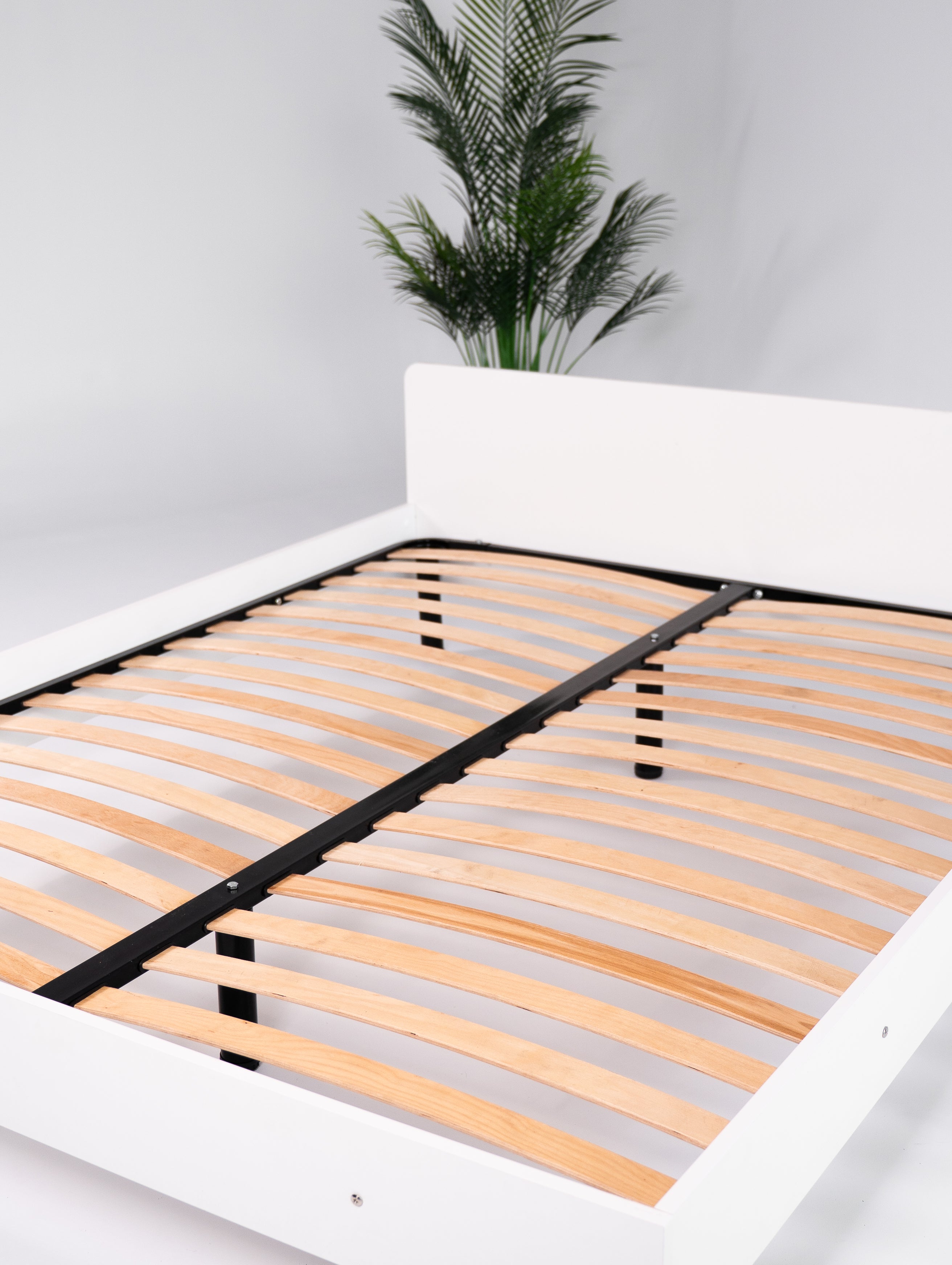 Łóżko 160x200 biały na regulowanych nóżkach